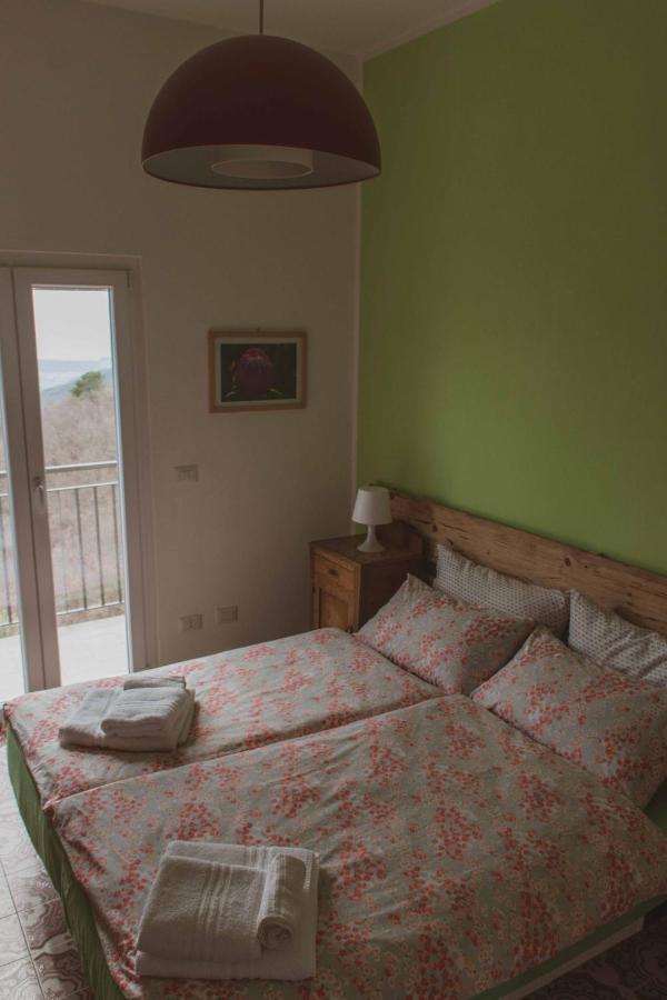 Bed And Breakfast Humus Sapiens Castiglione Chiavarese Exterior foto